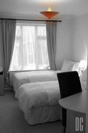 White Gates Hotel Binfield Eksteriør billede